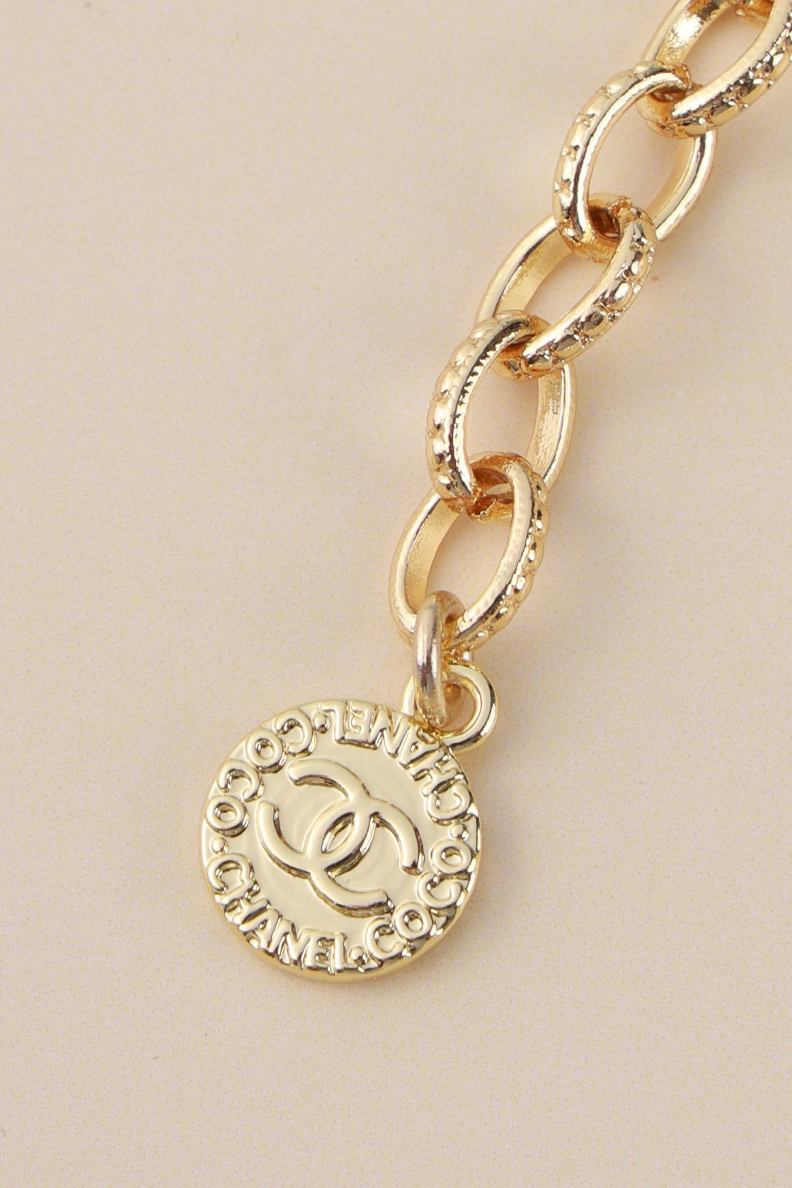 Belvora Charm Neckchain