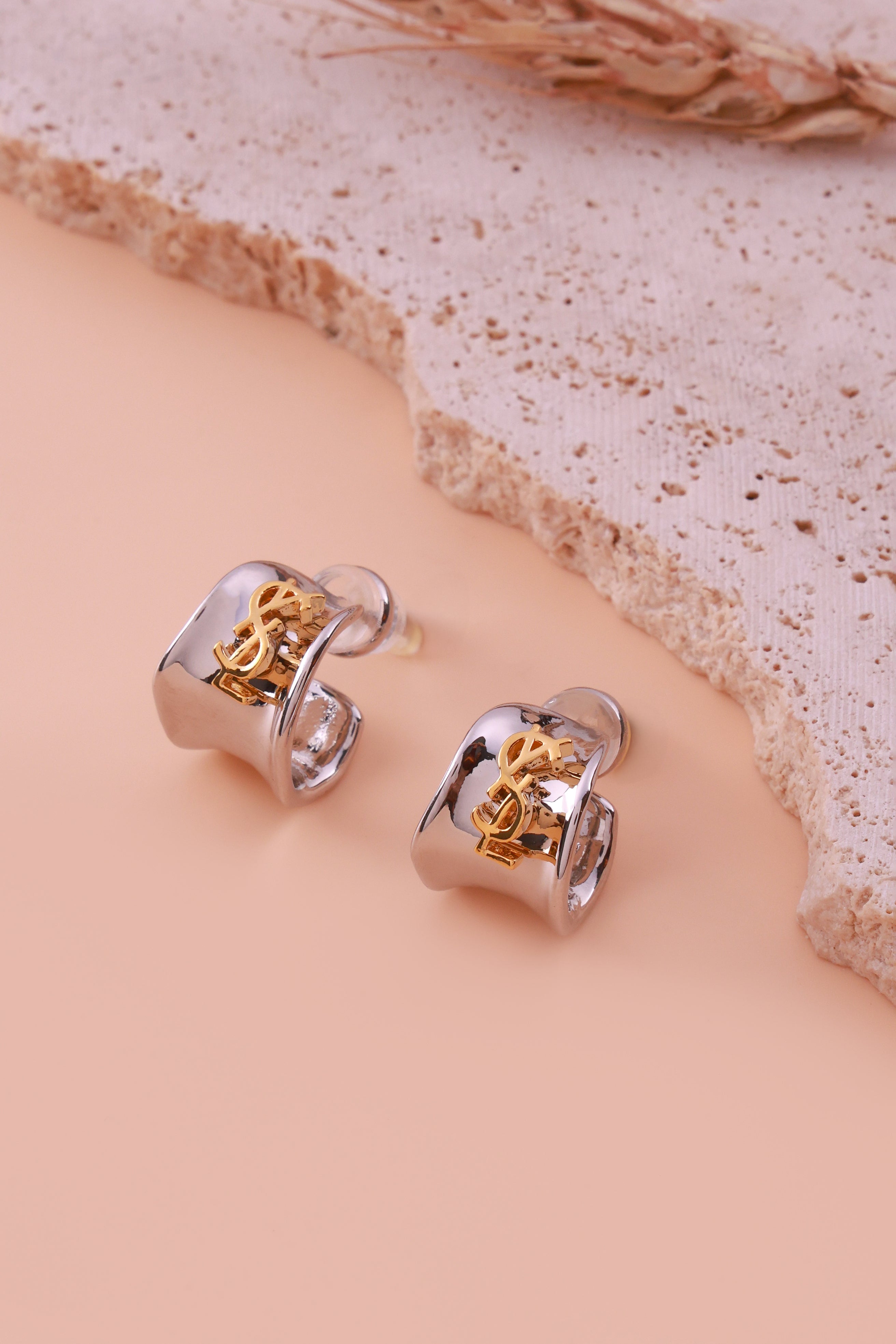 Nova Twist Yes Saint Laue Earrings