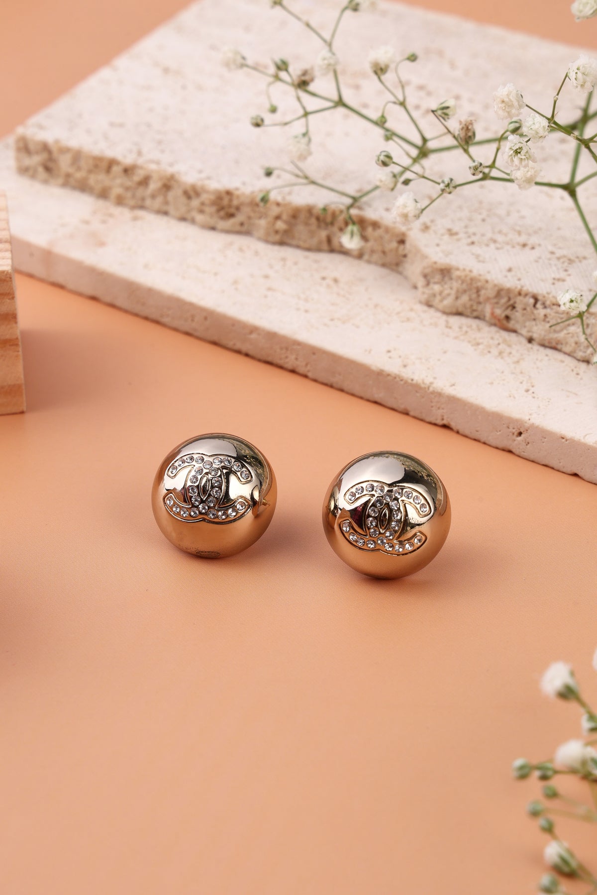Virelle Studs