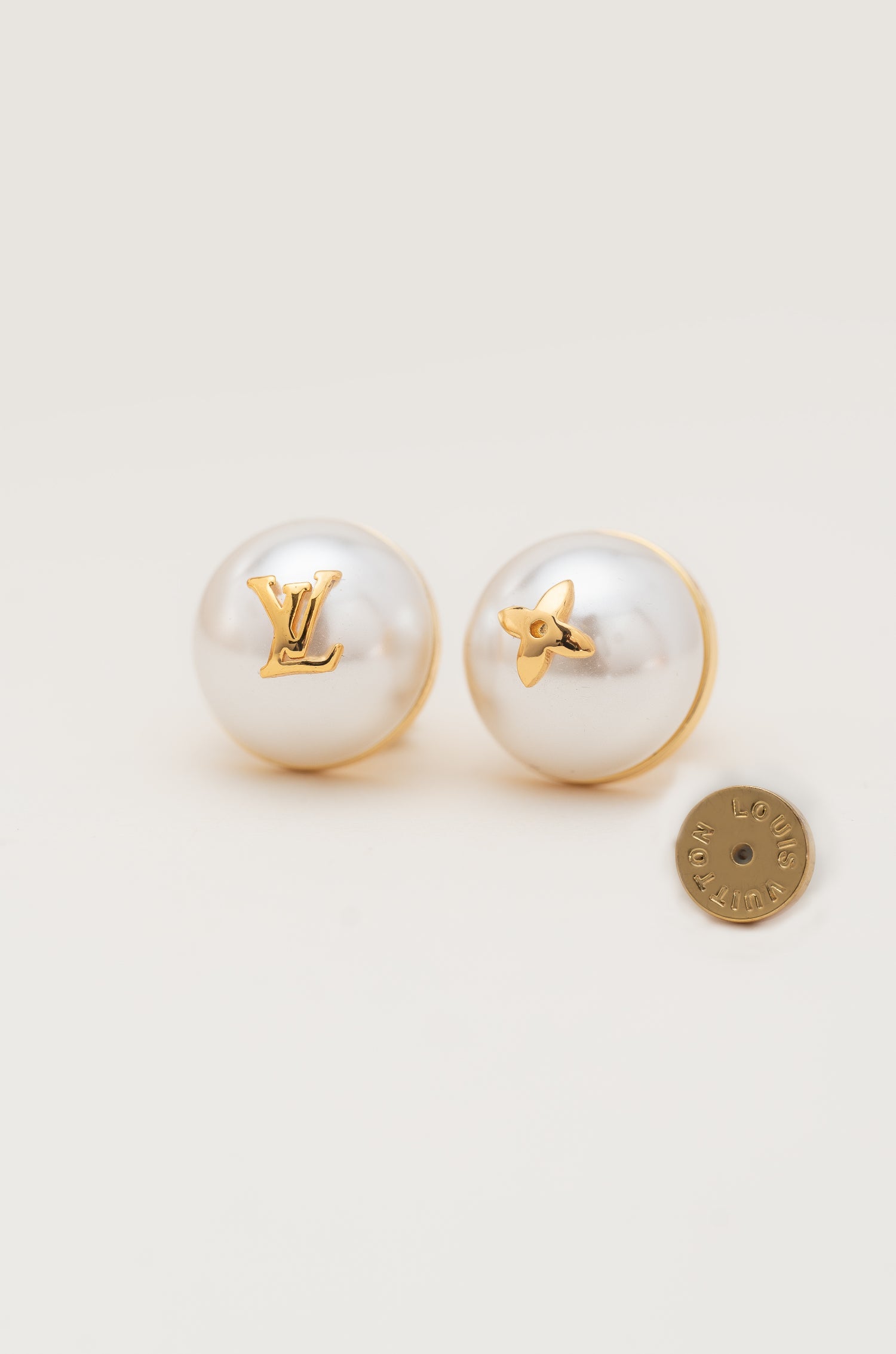 Pearl Shine Elvy Studs