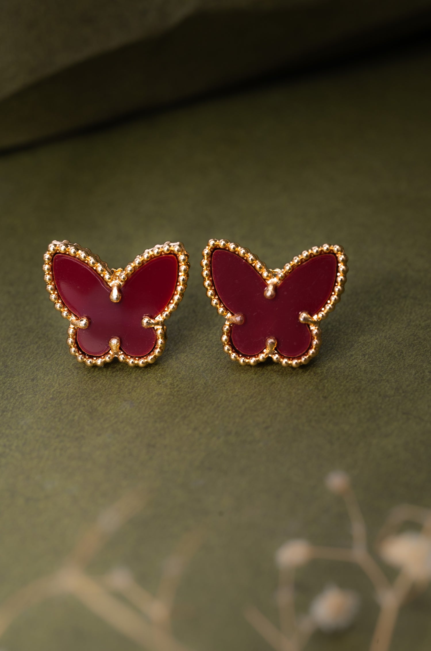 Meadow Glow Red Van Chief Studs