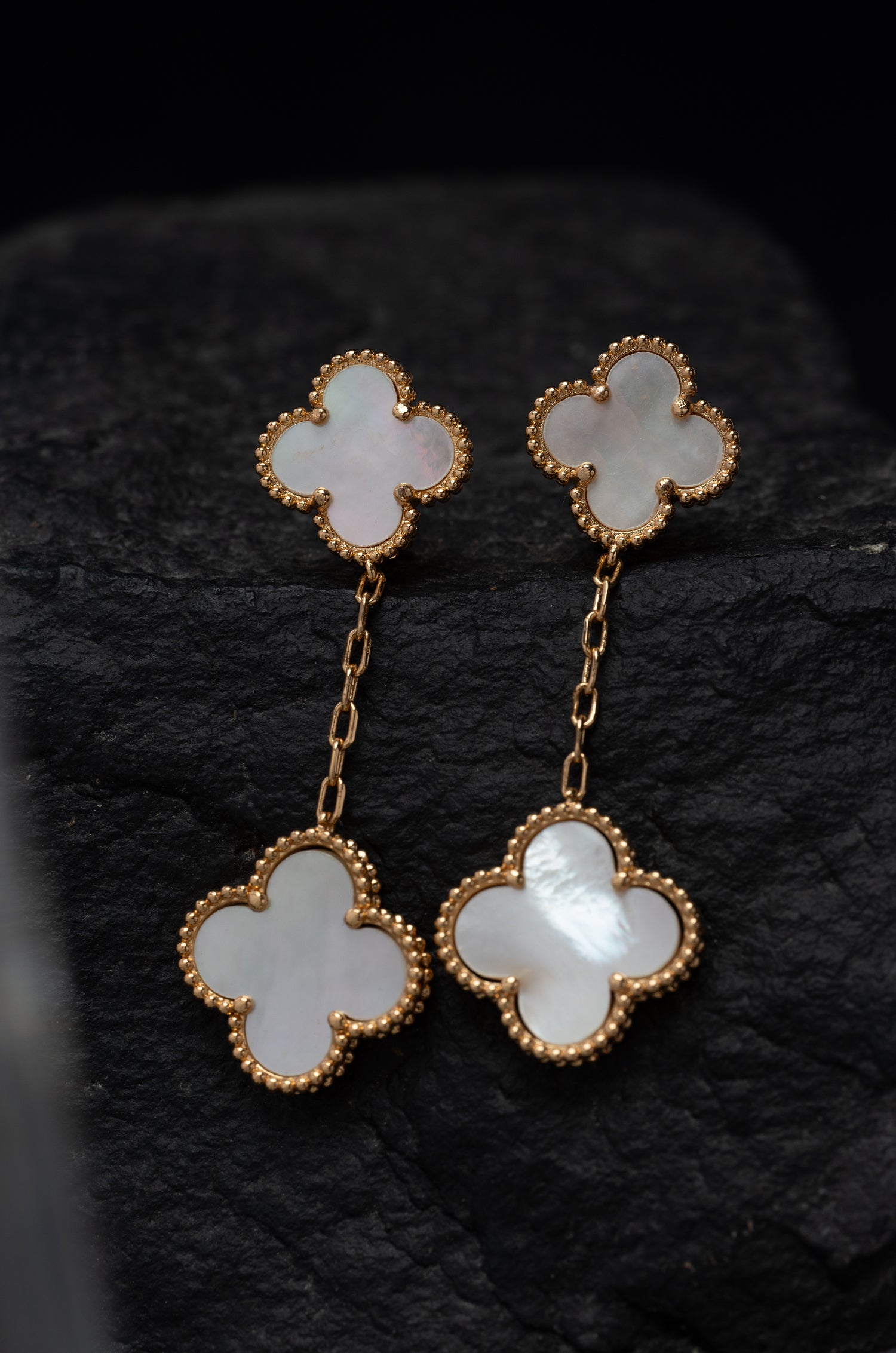 Arpels Magic Van Chief Earrings