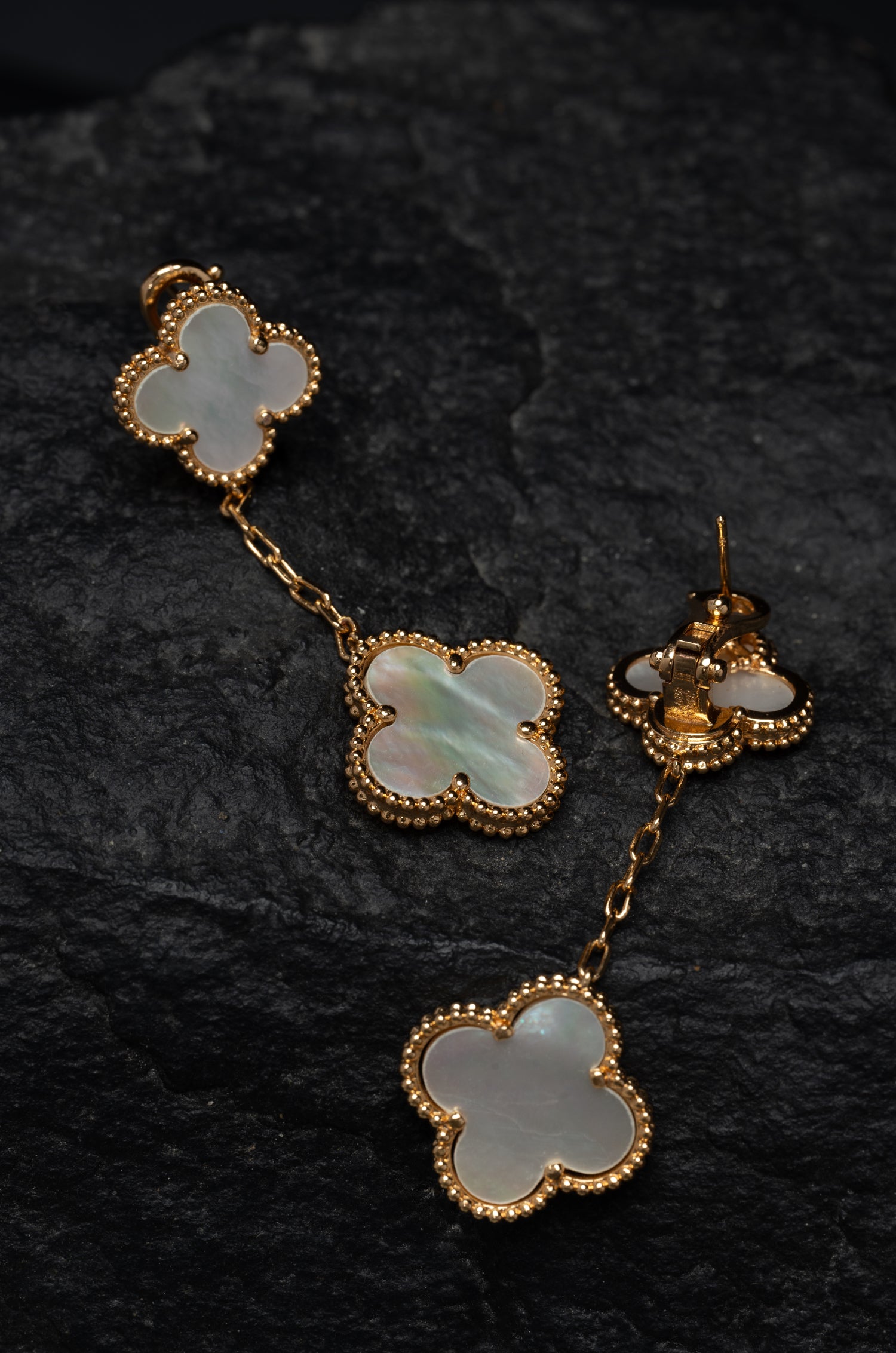Arpels Magic Van Chief Earrings