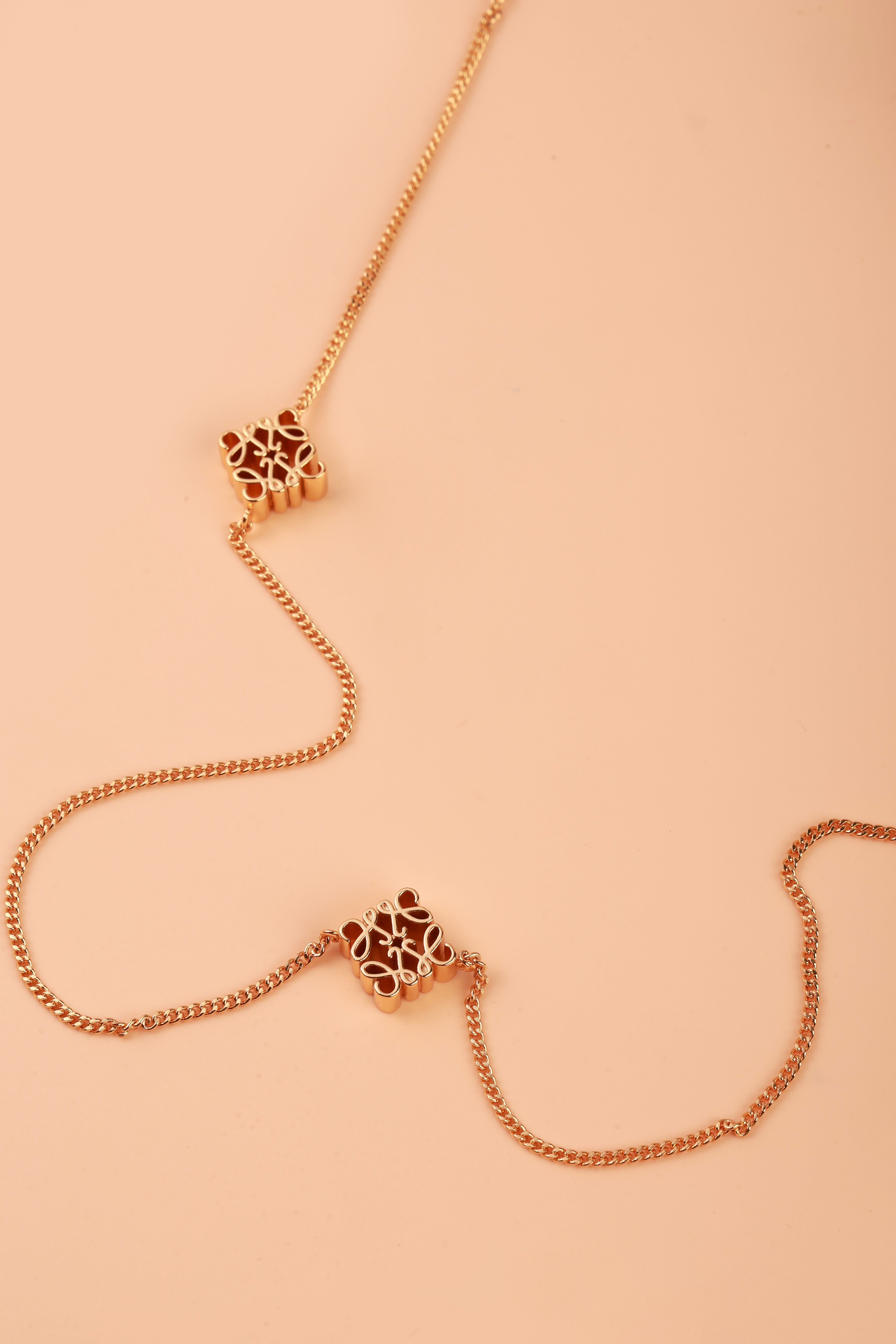 Golden Loop Lowe Neckchain