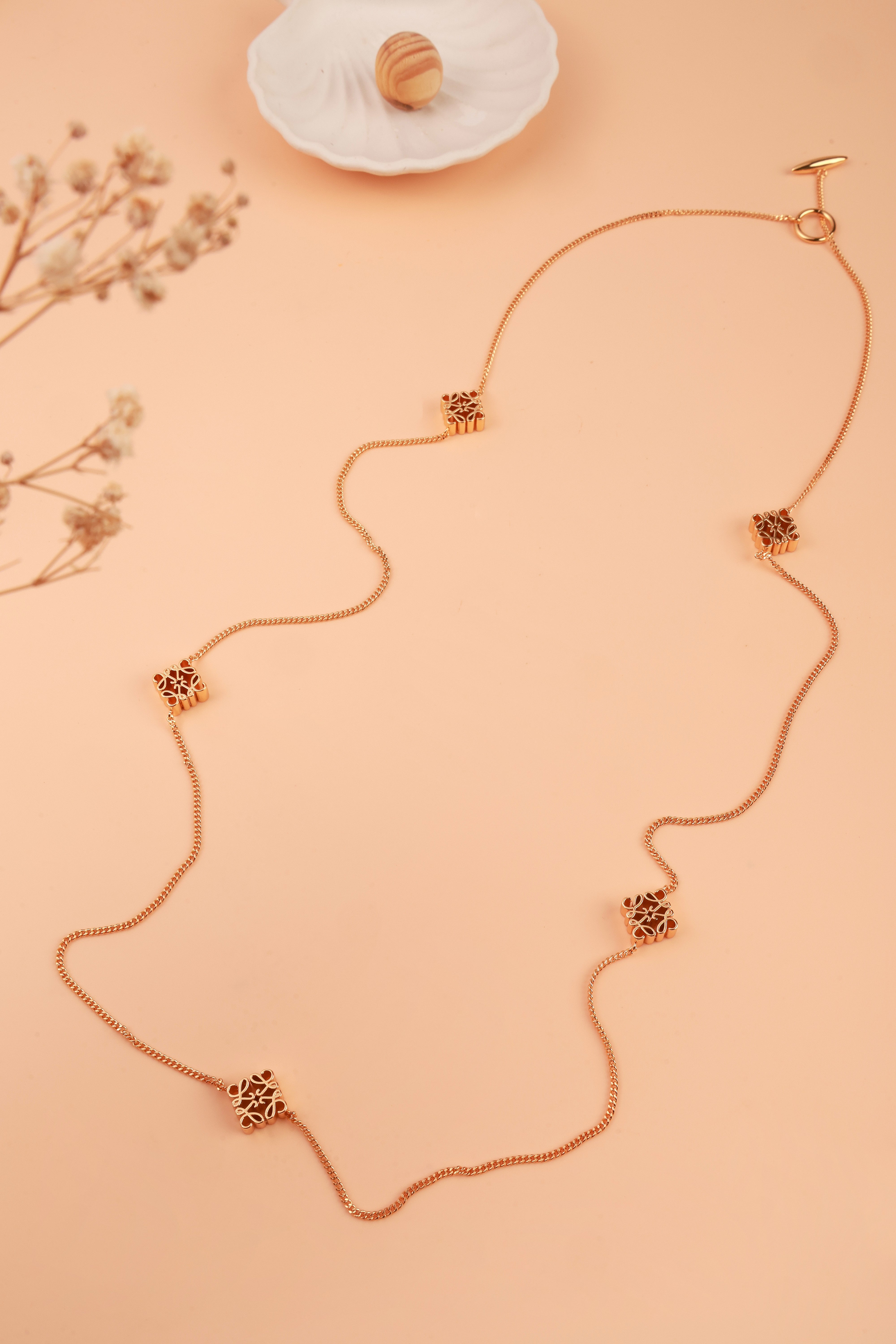 Golden Loop Lowe Neckchain