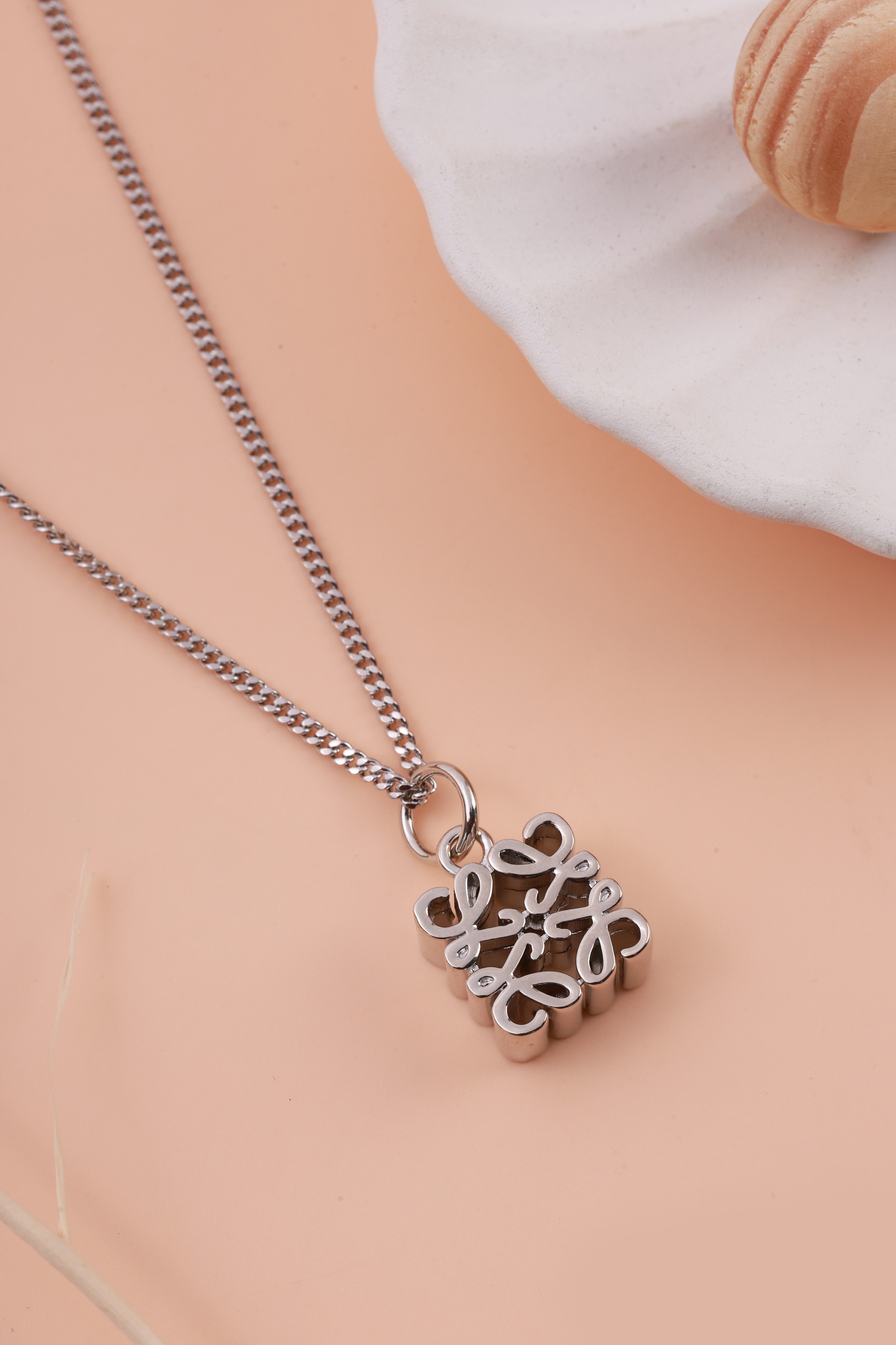 Gilded Grace Silver Lowe Neckchain