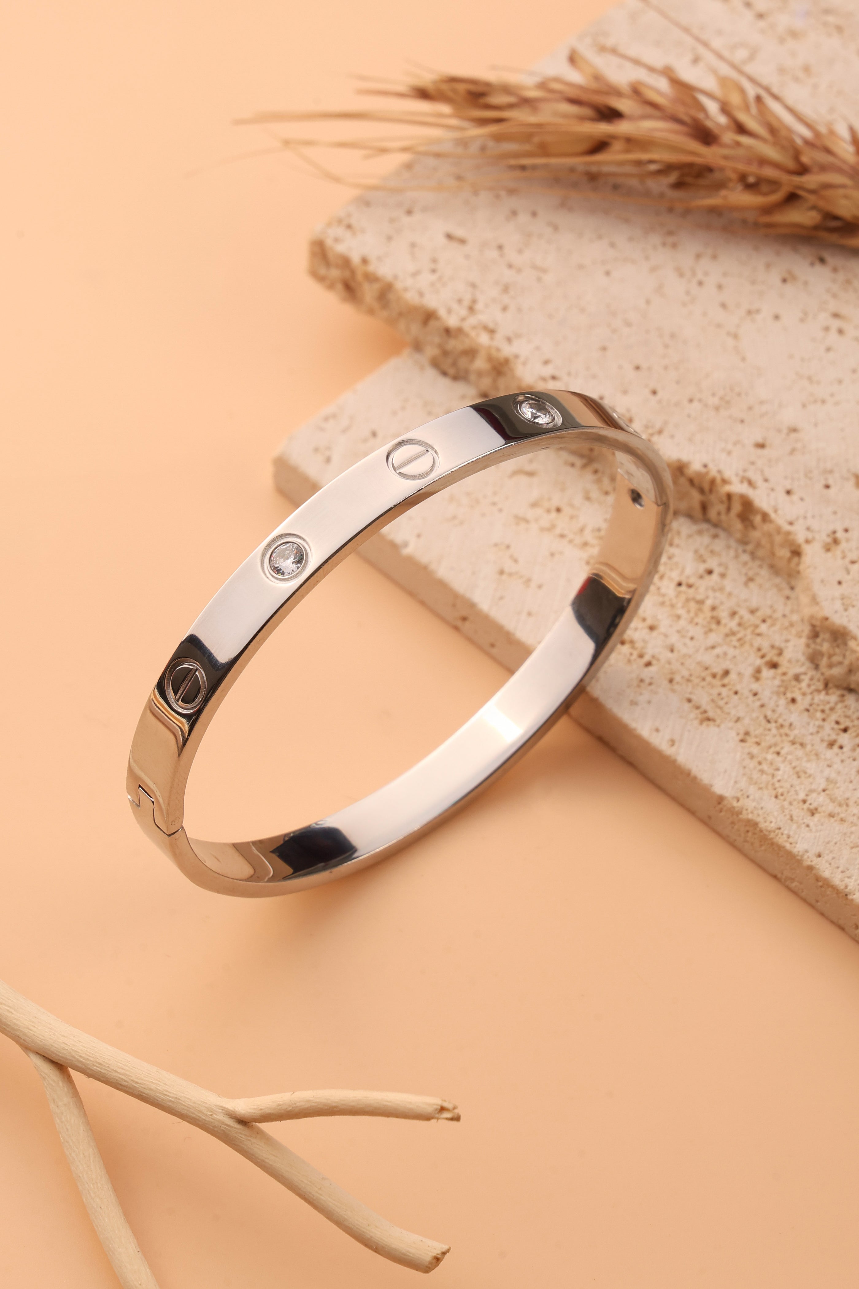 Royal Loop Bracelet