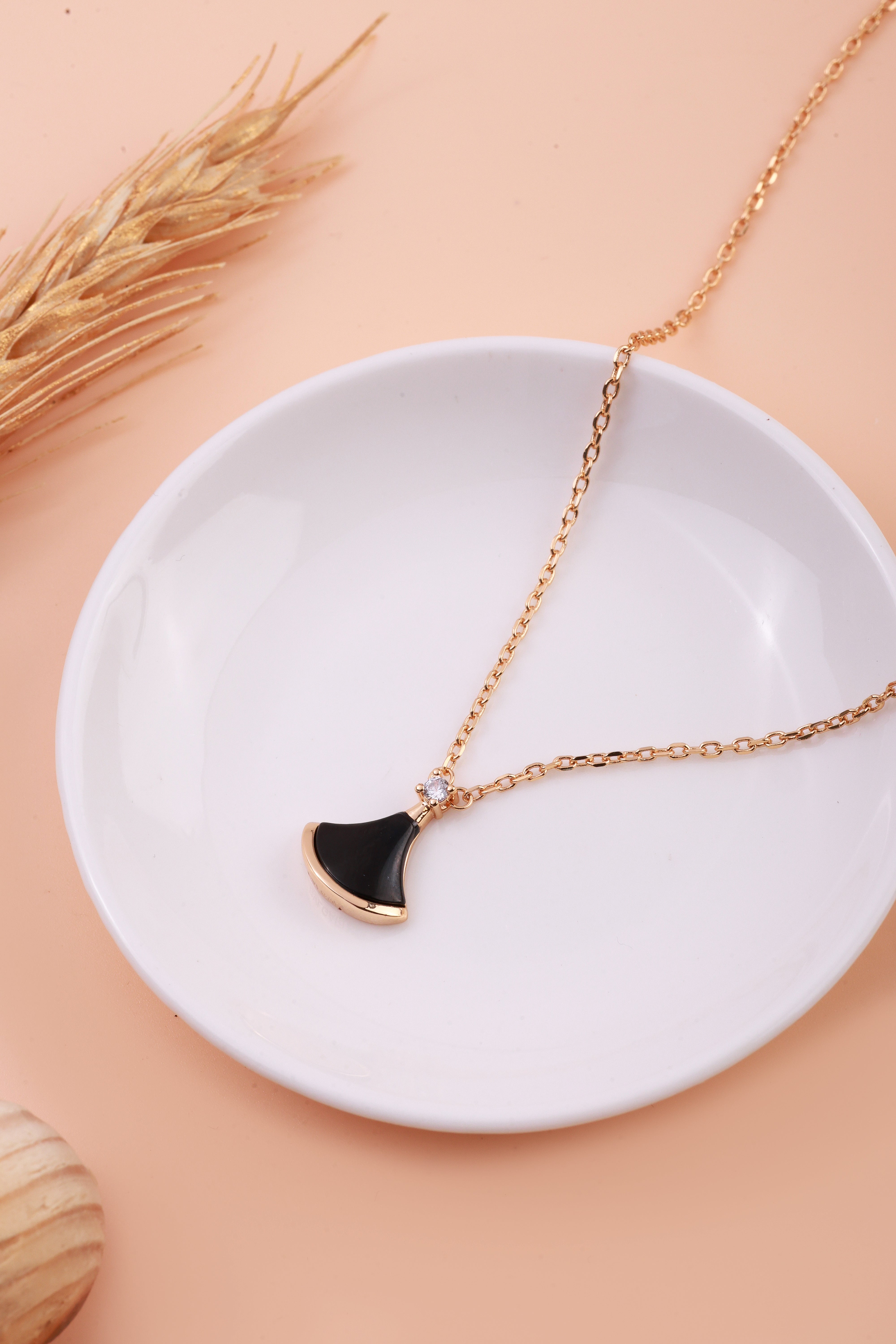 Black Gleam Bulgaree Neckchain