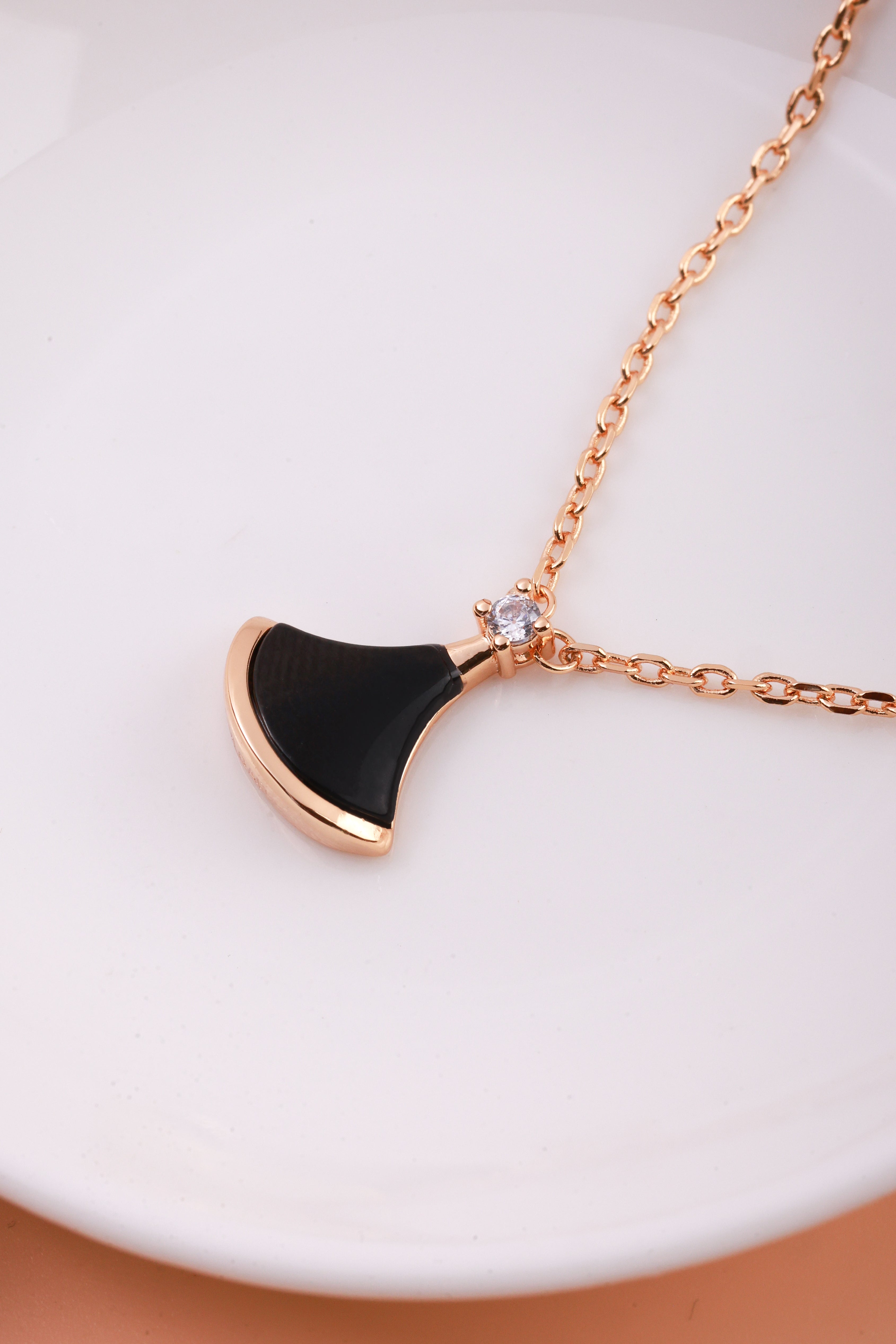 Black Gleam Bulgaree Neckchain