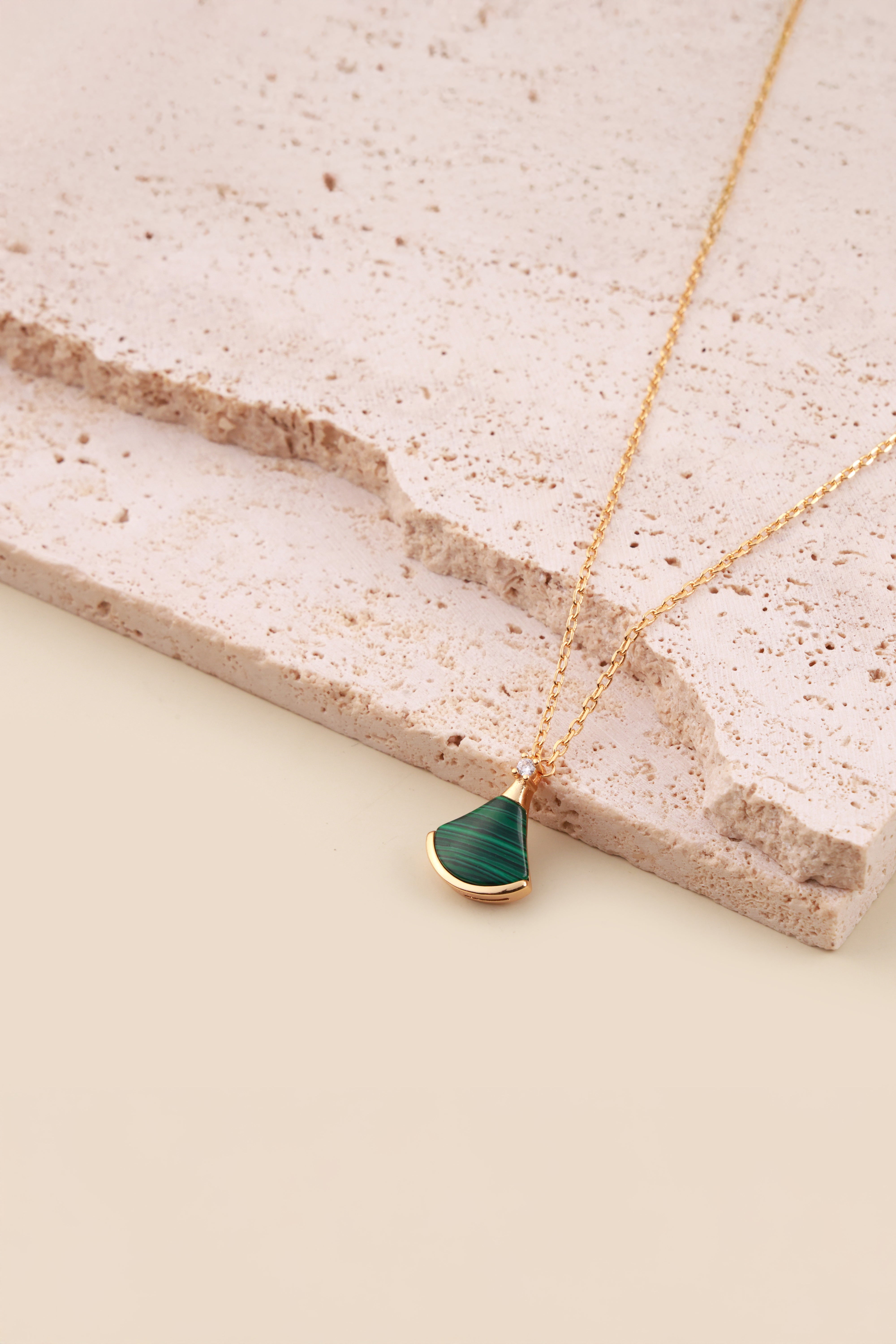 Green Gleam Bulgaree Neckchain