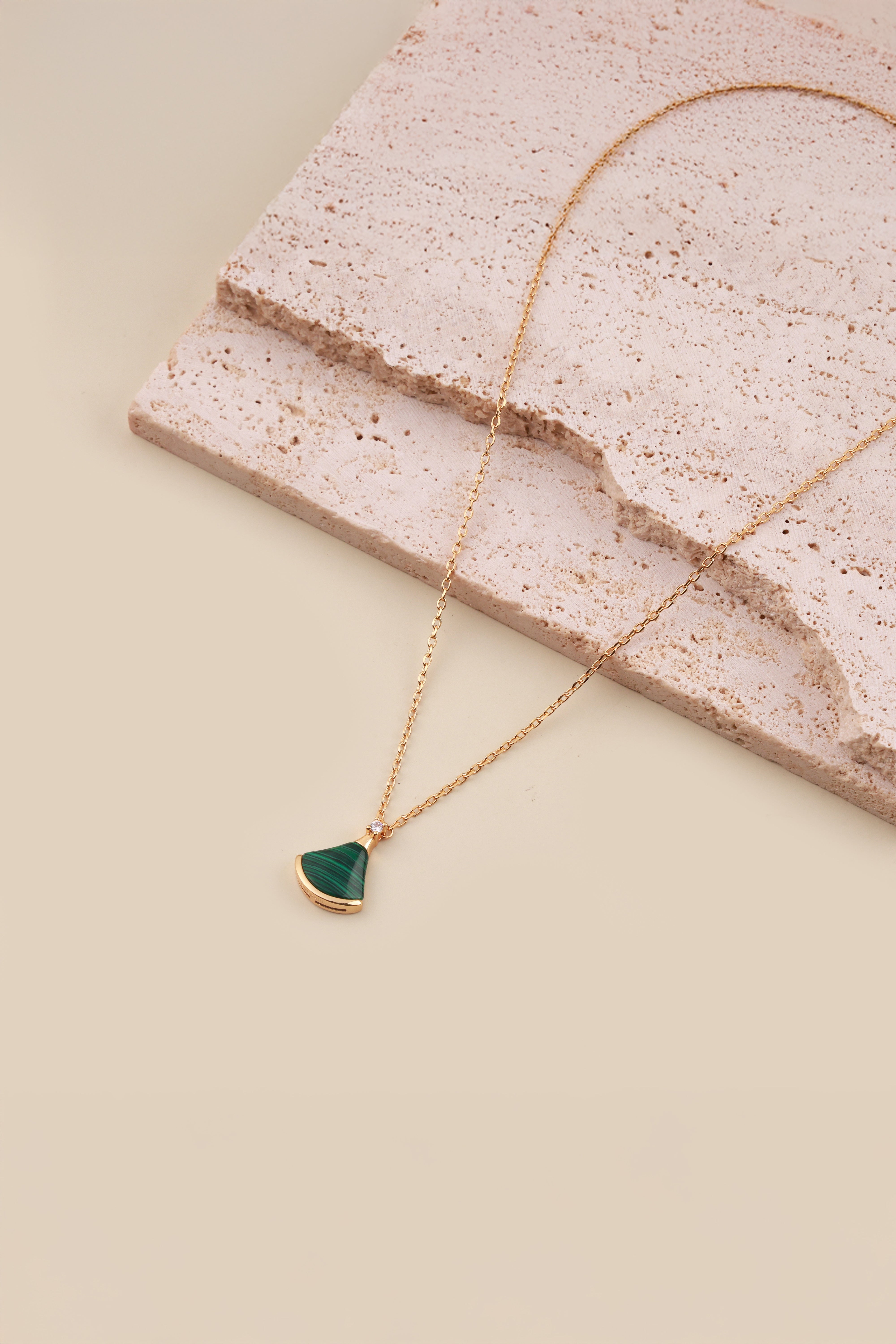 Green Gleam Bulgaree Neckchain