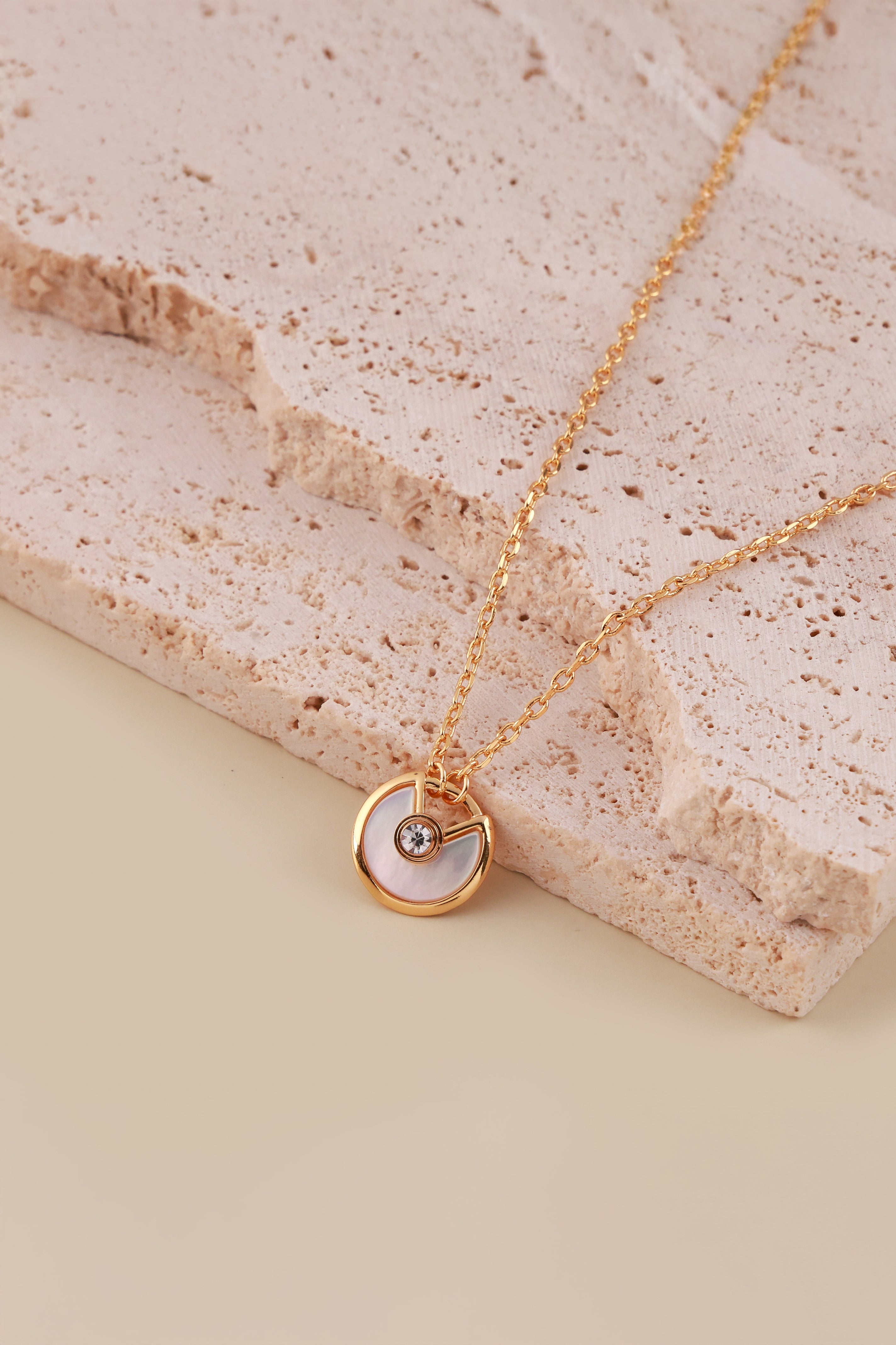 White Quarter Celone Neckchain